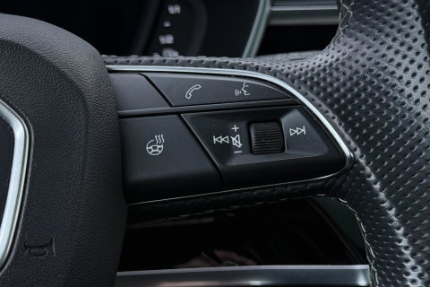 Audi Q3 40 TFSI Quattro Business Edition | Panoramadak | 360° Camera | Keyless | BLIS | Elektrische Stoelen | Stoel+Stuurverwarming | ACC