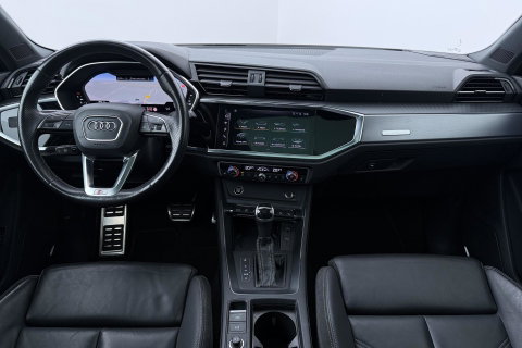 Audi Q3 40 TFSI Quattro Business Edition | Panoramadak | 360° Camera | Keyless | BLIS | Elektrische Stoelen | Stoel+Stuurverwarming | ACC
