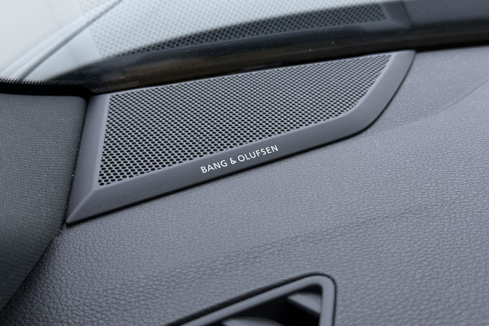 Audi Q3 40 TFSI Quattro Business Edition | Panoramadak | 360° Camera | Keyless | BLIS | Elektrische Stoelen | Stoel+Stuurverwarming | ACC