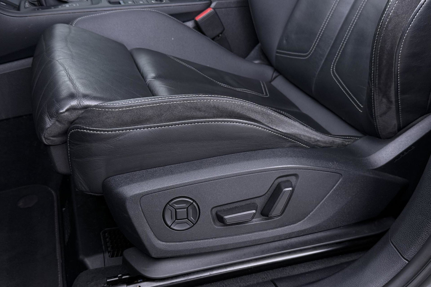 Audi Q3 40 TFSI Quattro Business Edition | Panoramadak | 360° Camera | Keyless | BLIS | Elektrische Stoelen | Stoel+Stuurverwarming | ACC