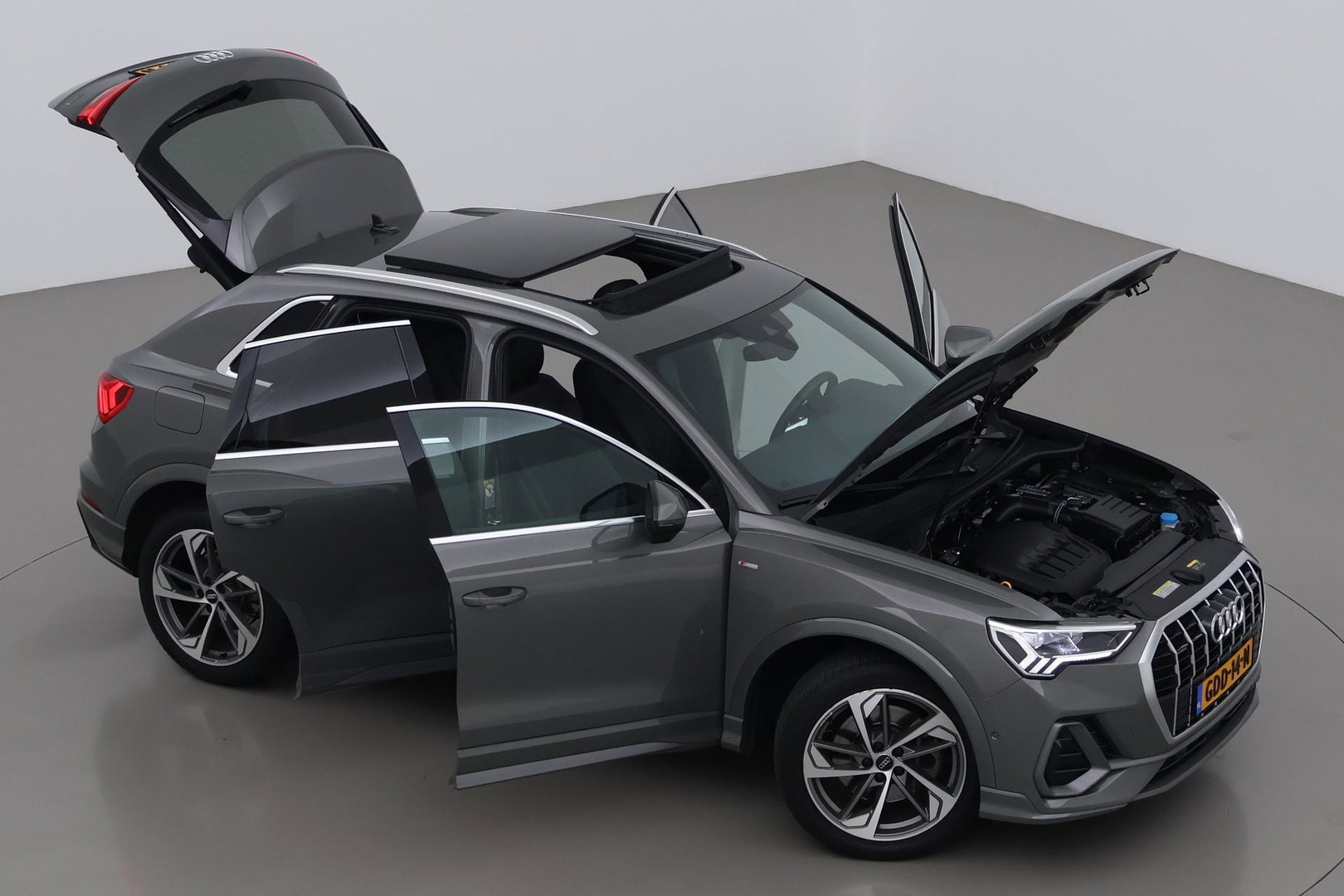 Audi Q3 40 TFSI Quattro Business Edition | Panoramadak | 360° Camera | Keyless | BLIS | Elektrische Stoelen | Stoel+Stuurverwarming | ACC