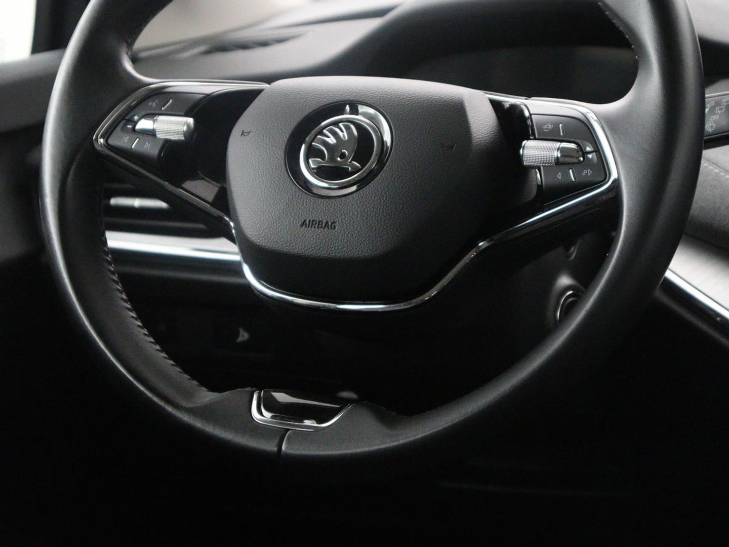 Škoda Enyaq iV 60 | SOH 93,0% | Half leder | Cruise control | Carplay | Climate control | Lane assist | Park assist | Trekhaak | Sfeerverlichting | Navigatie | Bluetooth