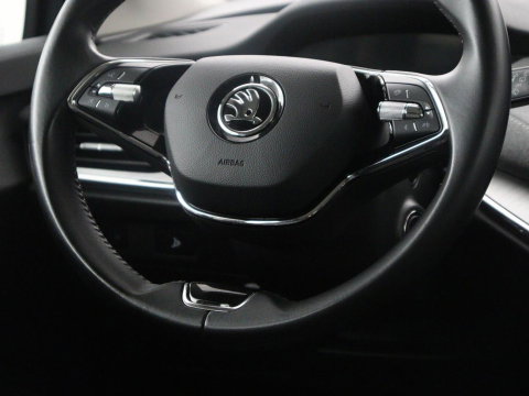 Škoda Enyaq iV 60 | SOH 93,0% | Half leder | Cruise control | Carplay | Climate control | Lane assist | Park assist | Trekhaak | Sfeerverlichting | Navigatie | Bluetooth