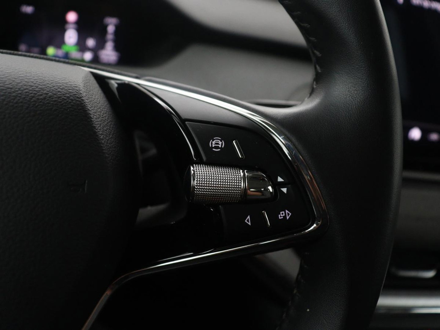 Škoda Enyaq iV 60 | SOH 93,0% | Half leder | Cruise control | Carplay | Climate control | Lane assist | Park assist | Trekhaak | Sfeerverlichting | Navigatie | Bluetooth