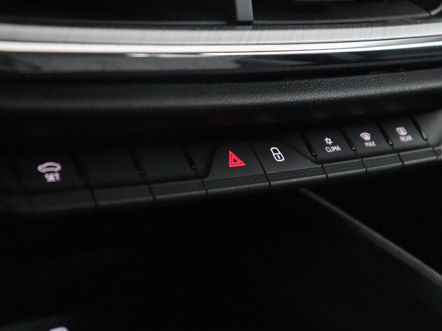 Škoda Enyaq iV 60 | SOH 93,0% | Half leder | Cruise control | Carplay | Climate control | Lane assist | Park assist | Trekhaak | Sfeerverlichting | Navigatie | Bluetooth