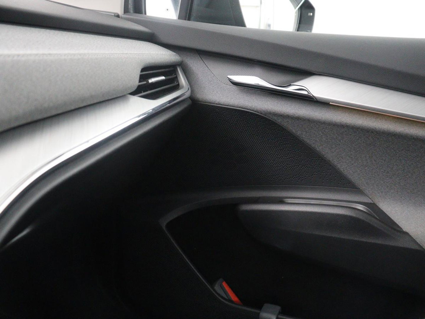 Škoda Enyaq iV 60 | SOH 93,0% | Half leder | Cruise control | Carplay | Climate control | Lane assist | Park assist | Trekhaak | Sfeerverlichting | Navigatie | Bluetooth