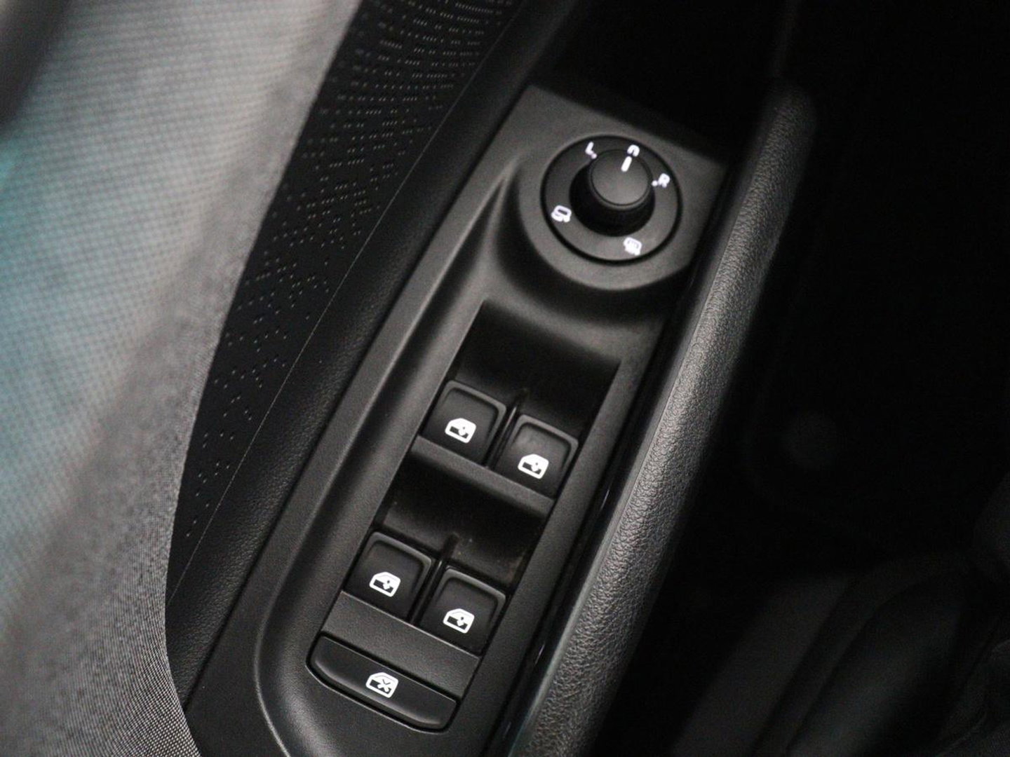 Škoda Enyaq iV 60 | SOH 93,0% | Half leder | Cruise control | Carplay | Climate control | Lane assist | Park assist | Trekhaak | Sfeerverlichting | Navigatie | Bluetooth