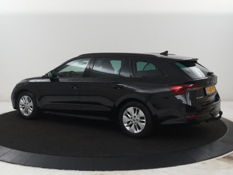 Škoda Octavia Combi1.5 e-TSI Sport Business | Stoelverwarming | Cruise control | Sfeerverlichting | Carplay | Navigatie | DAB | Park assist | Climate control | Trekhaak