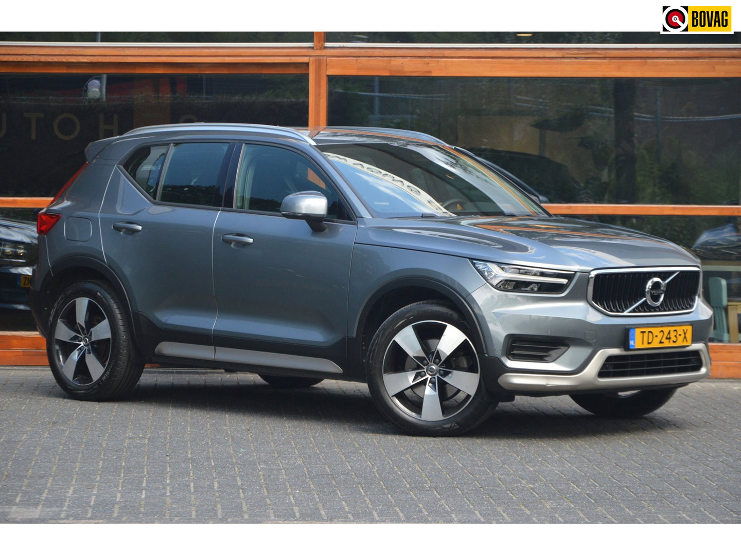 Volvo XC40 2.0 T4 Momentum | Camera | Trekhaak 1800KG | Apple CarPlay | Perfect onderhouden |
