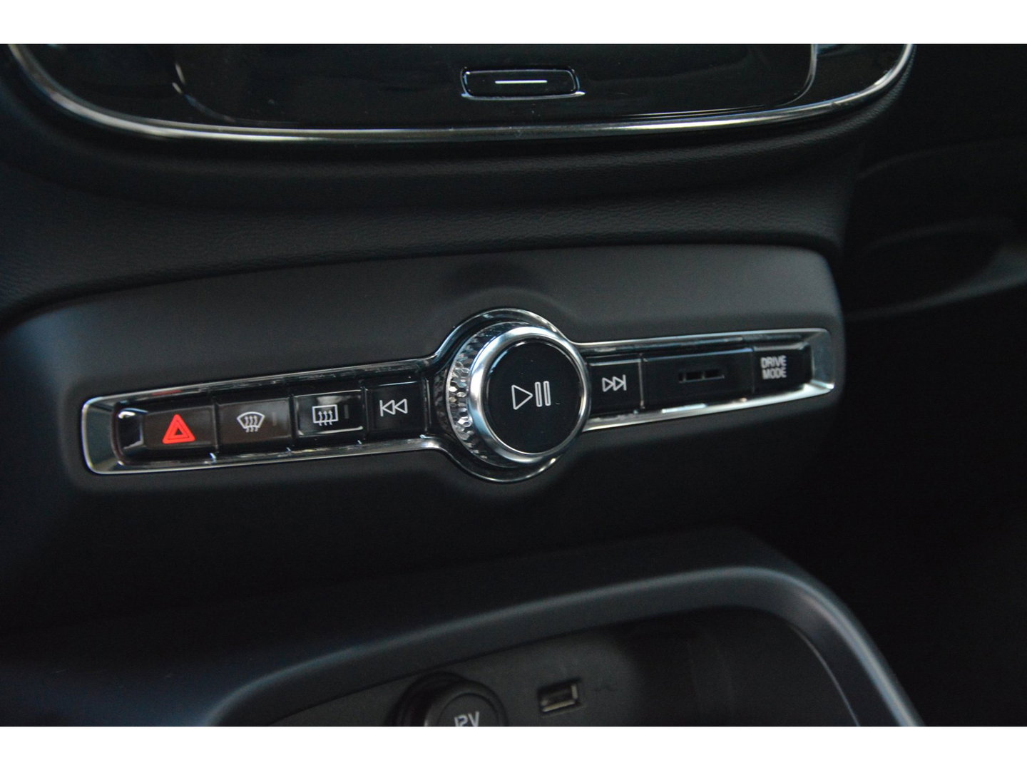 Volvo XC40 2.0 T4 Momentum | Camera | Trekhaak 1800KG | Apple CarPlay | Perfect onderhouden |
