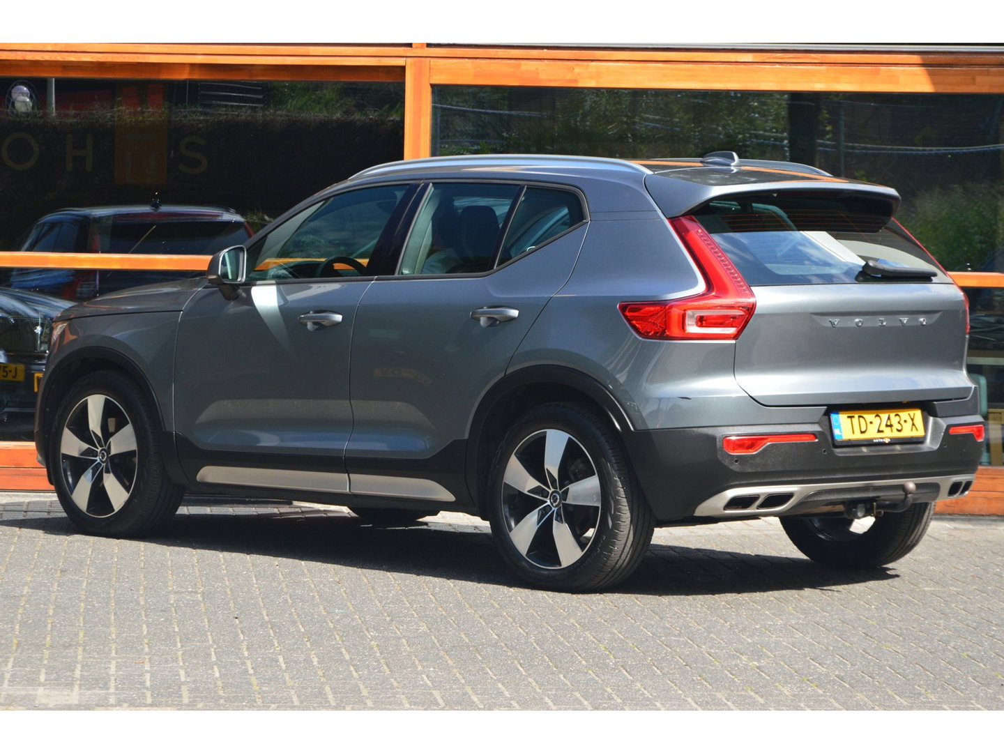 Volvo XC40 2.0 T4 Momentum | Camera | Trekhaak 1800KG | Apple CarPlay | Perfect onderhouden |