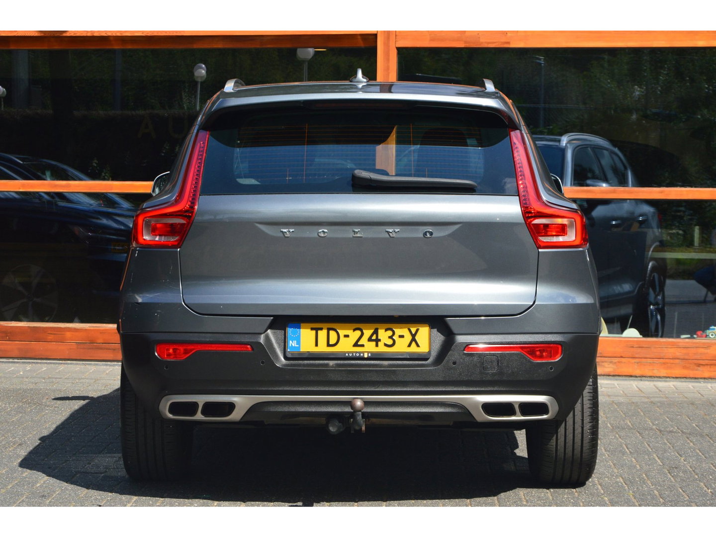Volvo XC40 2.0 T4 Momentum | Camera | Trekhaak 1800KG | Apple CarPlay | Perfect onderhouden |