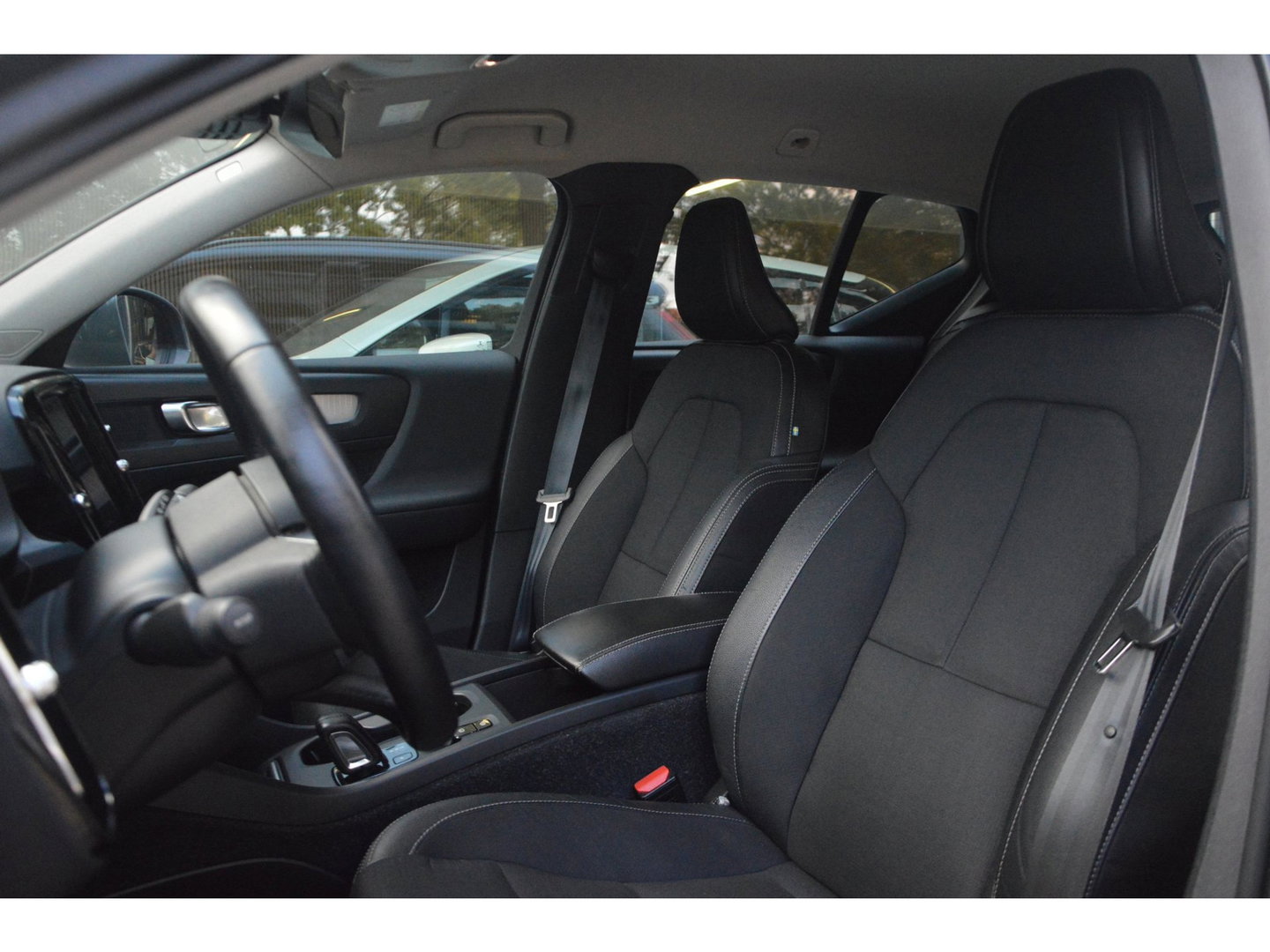 Volvo XC40 2.0 T4 Momentum | Camera | Trekhaak 1800KG | Apple CarPlay | Perfect onderhouden |