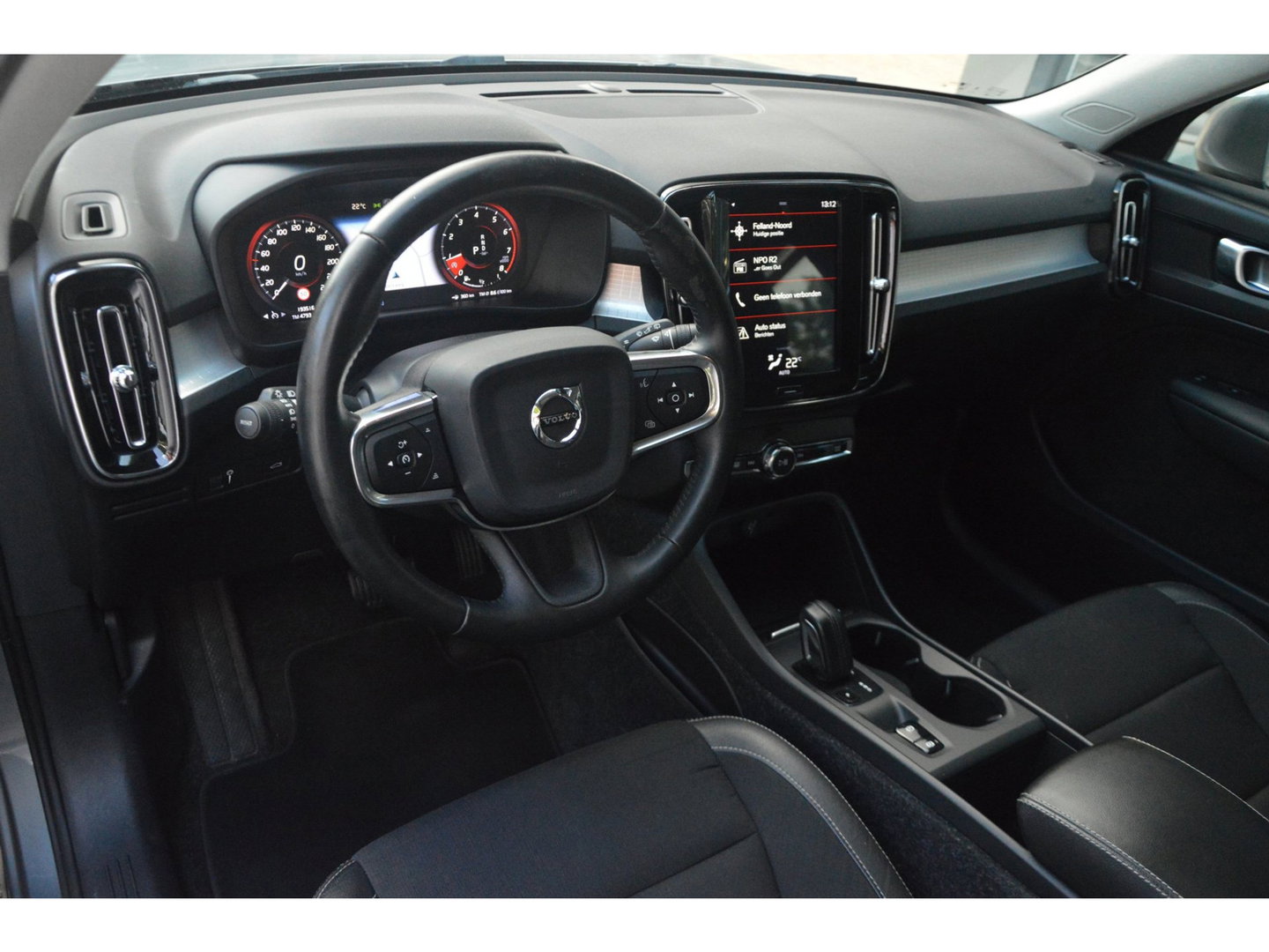 Volvo XC40 2.0 T4 Momentum | Camera | Trekhaak 1800KG | Apple CarPlay | Perfect onderhouden |