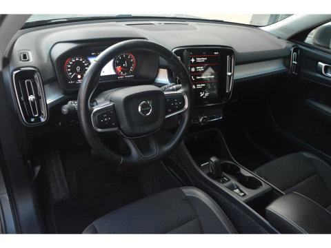 Volvo XC40 2.0 T4 Momentum | Camera | Trekhaak 1800KG | Apple CarPlay | Perfect onderhouden |