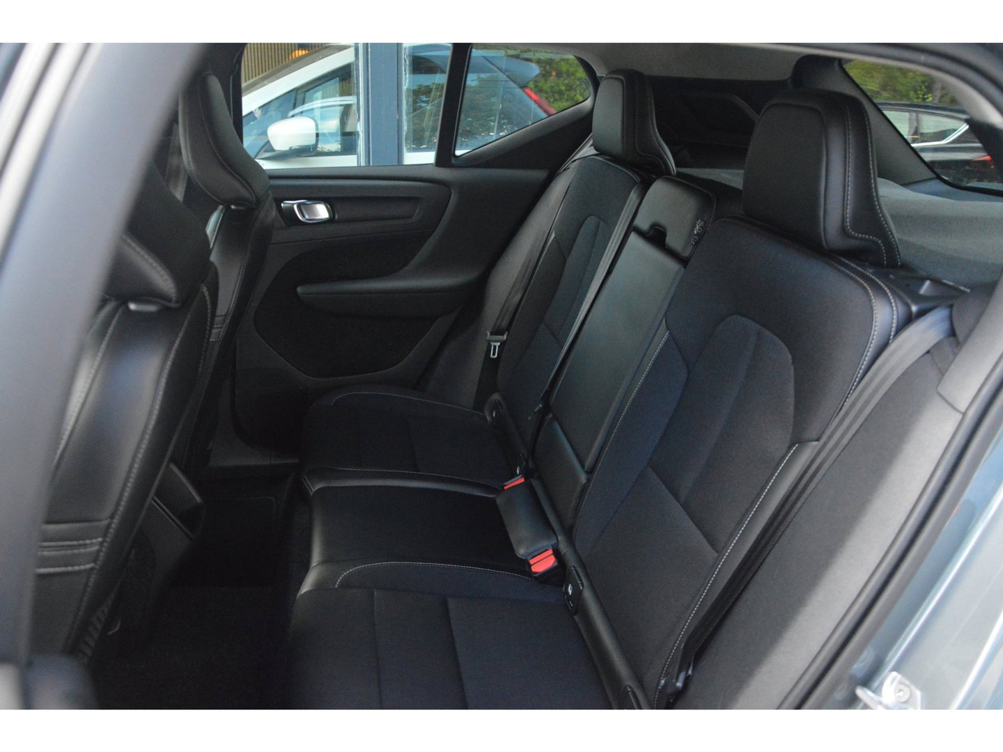 Volvo XC40 2.0 T4 Momentum | Camera | Trekhaak 1800KG | Apple CarPlay | Perfect onderhouden |