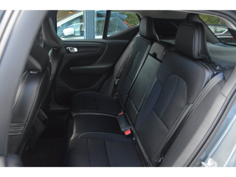 Volvo XC40 2.0 T4 Momentum | Camera | Trekhaak 1800KG | Apple CarPlay | Perfect onderhouden |