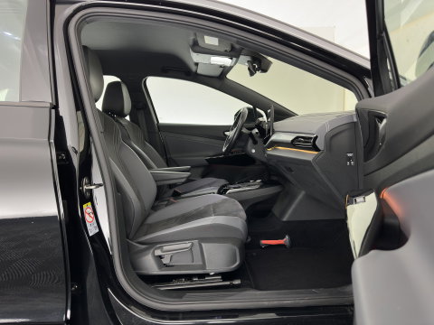 Volkswagen ID.5 Pro Business 77 kWh [3-Fase-11kW] {SoH-93%} (INCL.BTW) *HEAD-UP | LEATHER-FABRIC | FULL-LED | ADAPTIE-CRUISE |  DIGI-COCKPIT | HEATED-COMFORTSEATS | KEYLESS | DAB+ | AMBIENT-LIGHT | NAVI-FULLMAP | CAMERA | TOWBAR | 19''ALU*