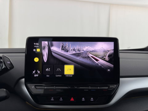Volkswagen ID.5 Pro Business 77 kWh [3-Fase-11kW] {SoH-93%} (INCL.BTW) *HEAD-UP | LEATHER-FABRIC | FULL-LED | ADAPTIE-CRUISE |  DIGI-COCKPIT | HEATED-COMFORTSEATS | KEYLESS | DAB+ | AMBIENT-LIGHT | NAVI-FULLMAP | CAMERA | TOWBAR | 19''ALU*