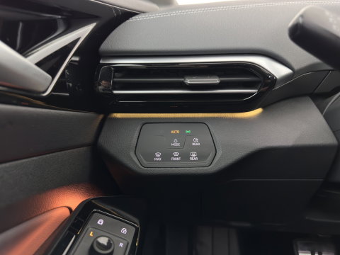 Volkswagen ID.5 Pro Business 77 kWh [3-Fase-11kW] {SoH-93%} (INCL.BTW) *HEAD-UP | LEATHER-FABRIC | FULL-LED | ADAPTIE-CRUISE |  DIGI-COCKPIT | HEATED-COMFORTSEATS | KEYLESS | DAB+ | AMBIENT-LIGHT | NAVI-FULLMAP | CAMERA | TOWBAR | 19''ALU*