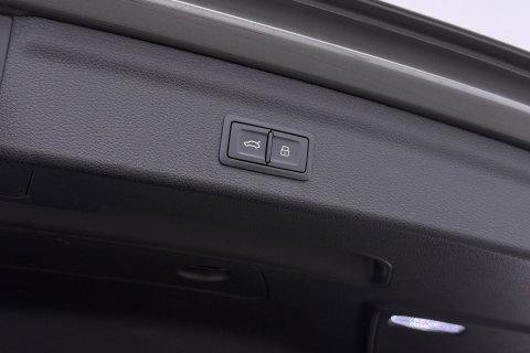 Audi Q3 40 TFSI Quattro Business Edition | Panoramadak | 360° Camera | Keyless | BLIS | Elektrische Stoelen | Stoel+Stuurverwarming | ACC