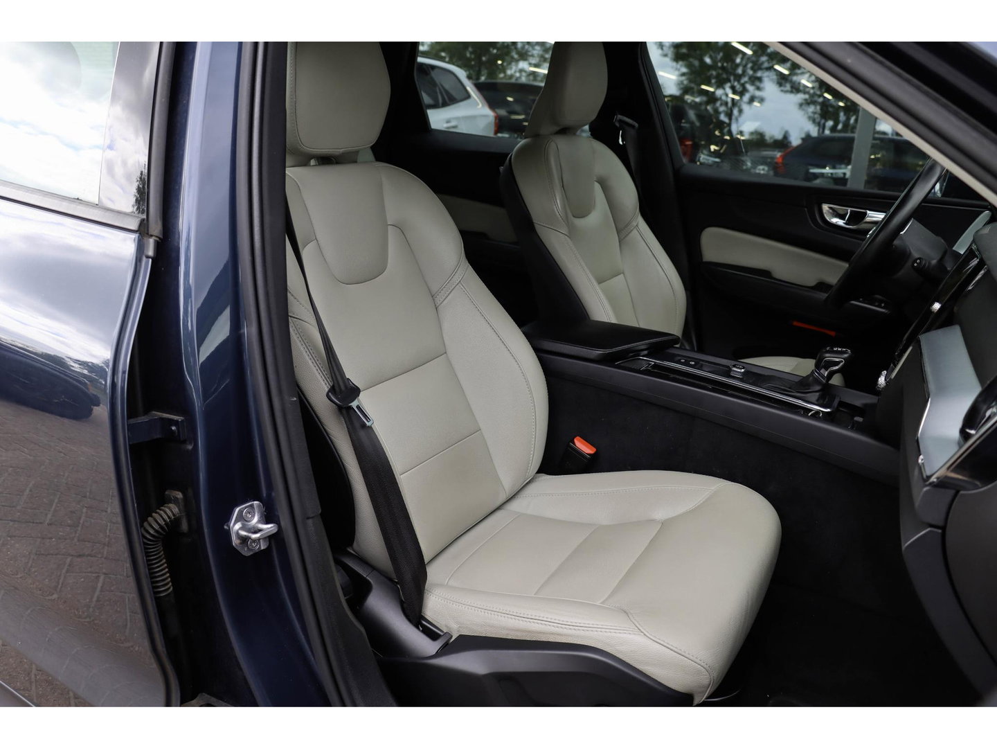 Volvo XC60 2.0 T5 AWD Momentum 250pk | Leder + Trekhaak