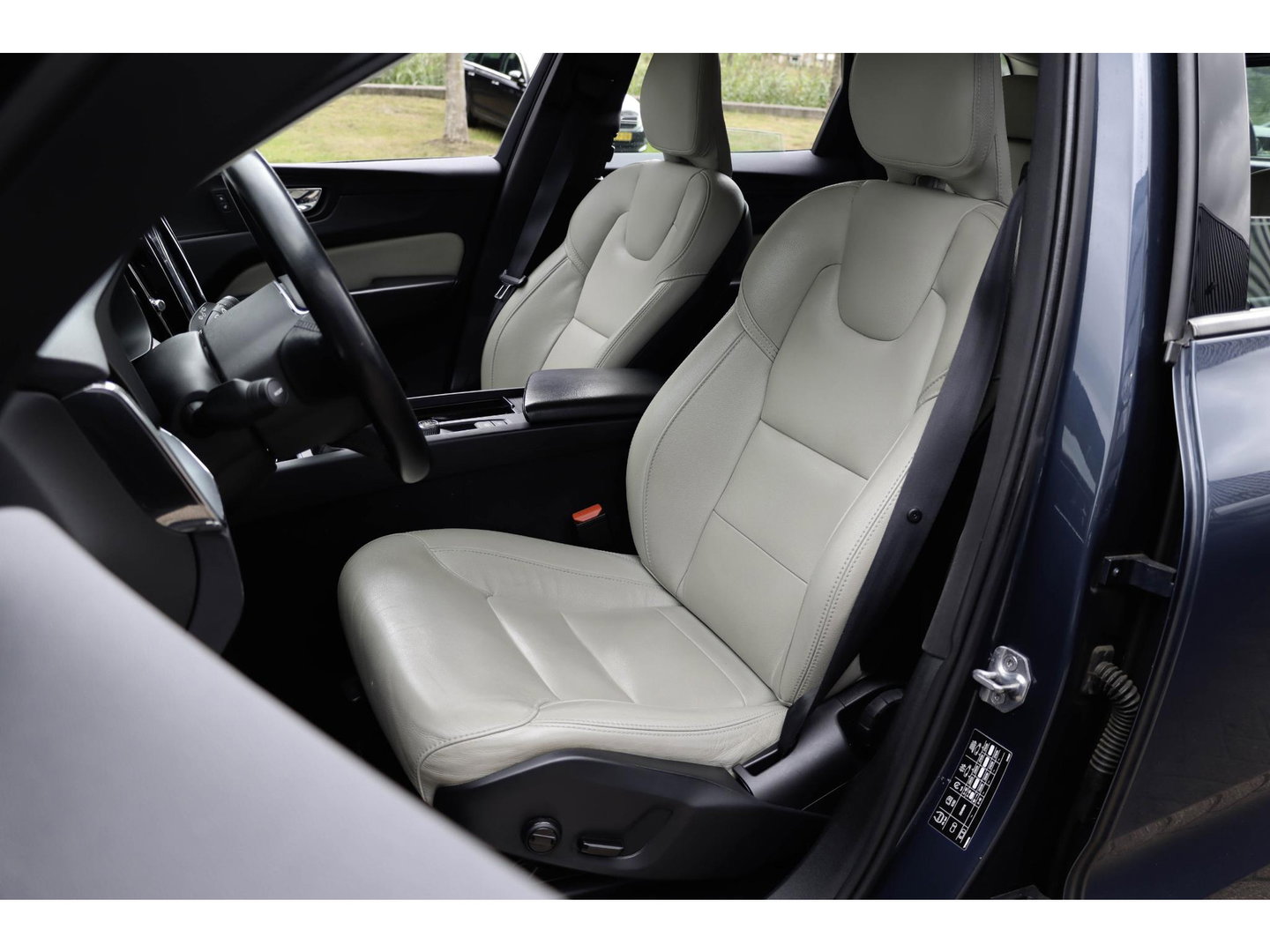 Volvo XC60 2.0 T5 AWD Momentum 250pk | Leder + Trekhaak