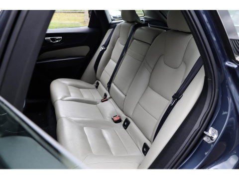 Volvo XC60 2.0 T5 AWD Momentum 250pk | Leder + Trekhaak