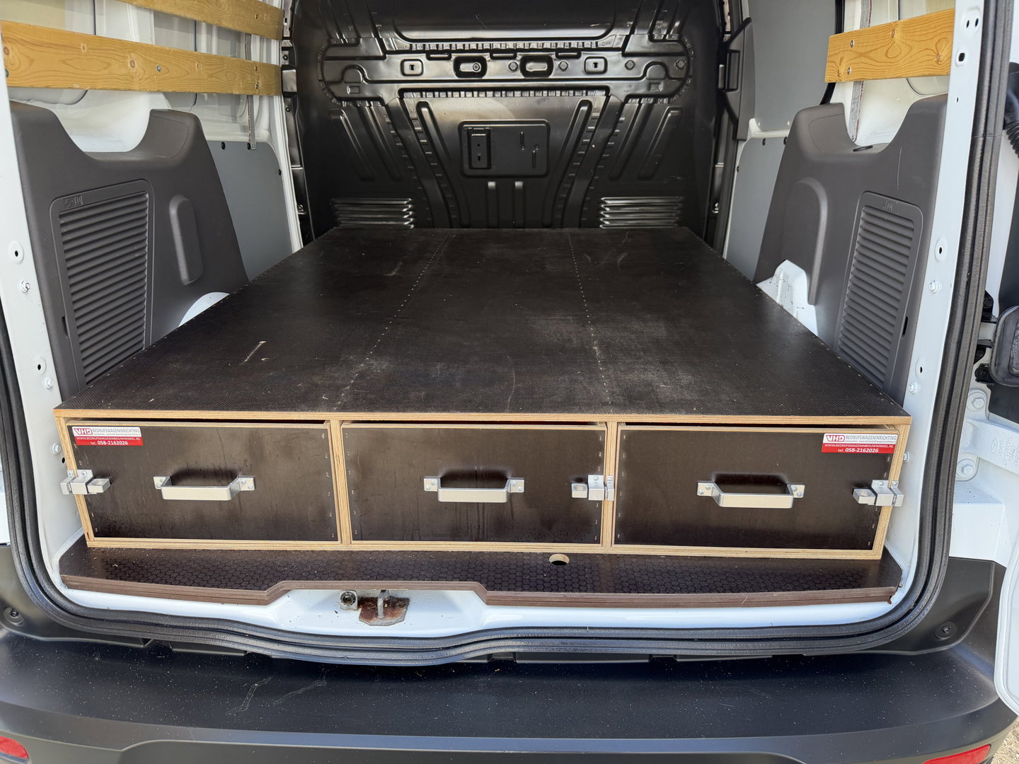 Ford Transit Connect 1.5 EcoBlue L1 Trend / vaste prijs rijklaar € 10.950 ex btw / euro 6 / bpm vrij / lease vanaf € 185 / 3 zits / navigatie / camera / ingerichte laadruimte / cruise control !