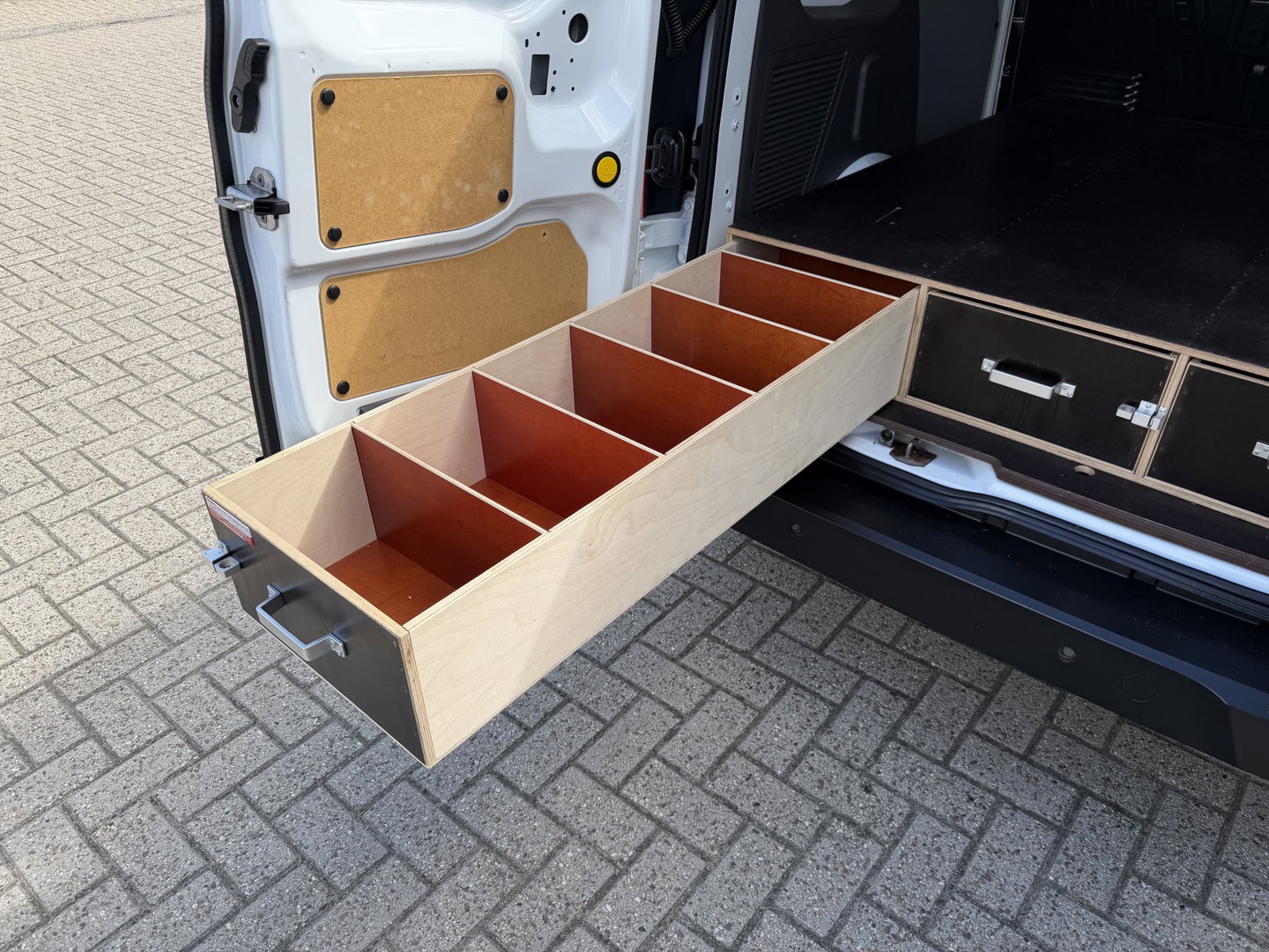 Ford Transit Connect 1.5 EcoBlue L1 Trend / vaste prijs rijklaar € 10.950 ex btw / euro 6 / bpm vrij / lease vanaf € 185 / 3 zits / navigatie / camera / ingerichte laadruimte / cruise control !