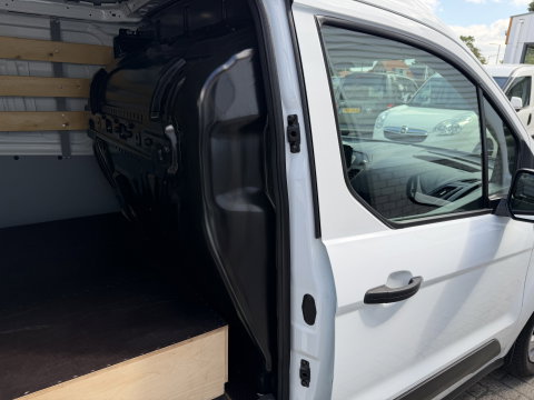 Ford Transit Connect 1.5 EcoBlue L1 Trend / vaste prijs rijklaar € 10.950 ex btw / euro 6 / bpm vrij / lease vanaf € 185 / 3 zits / navigatie / camera / ingerichte laadruimte / cruise control !