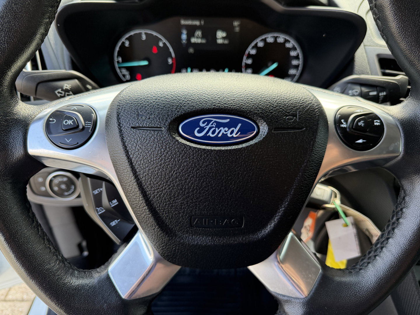 Ford Transit Connect 1.5 EcoBlue L1 Trend / vaste prijs rijklaar € 10.950 ex btw / euro 6 / bpm vrij / lease vanaf € 185 / 3 zits / navigatie / camera / ingerichte laadruimte / cruise control !