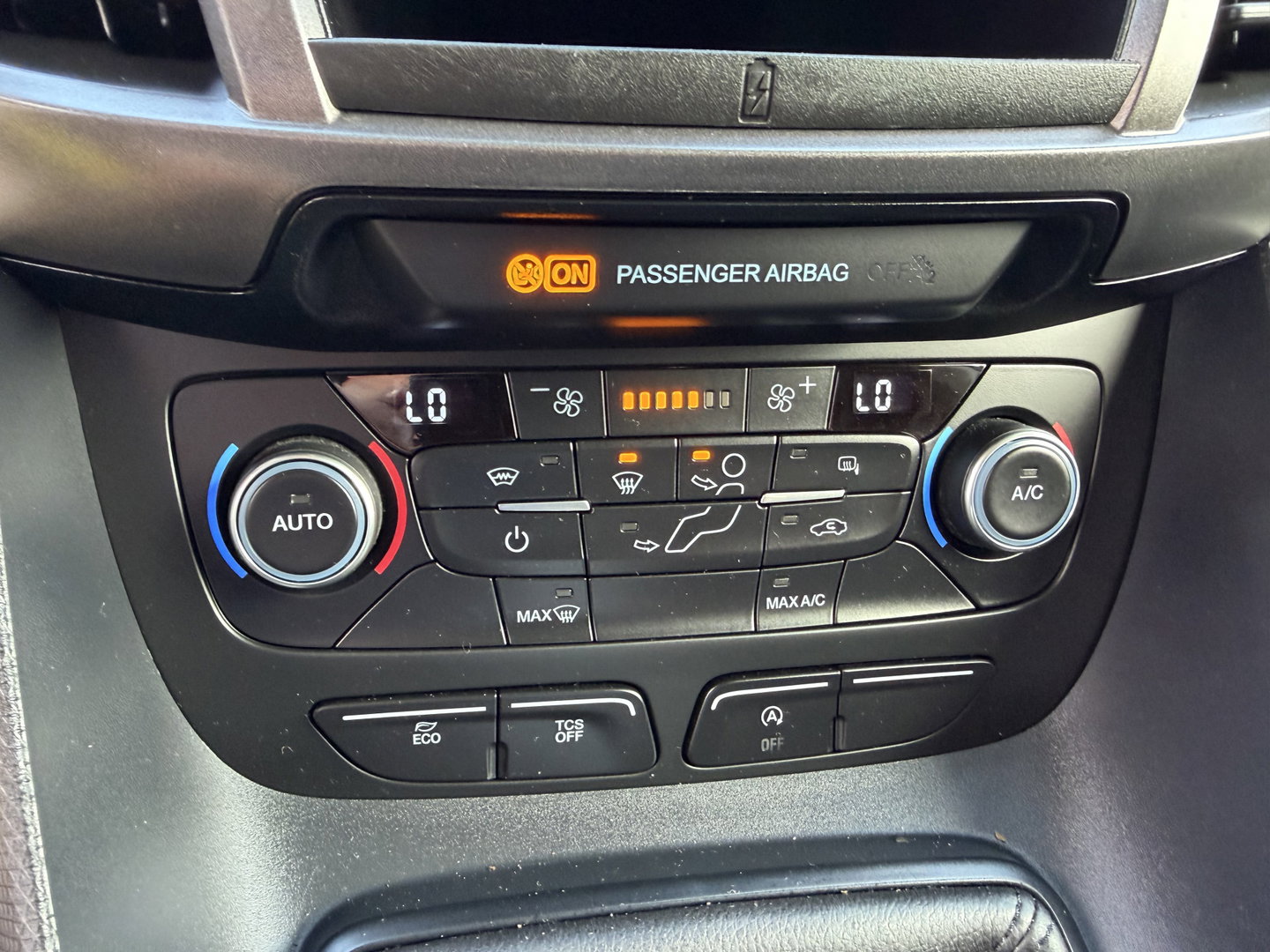 Ford Transit Connect 1.5 EcoBlue L1 Trend / vaste prijs rijklaar € 10.950 ex btw / euro 6 / bpm vrij / lease vanaf € 185 / 3 zits / navigatie / camera / ingerichte laadruimte / cruise control !