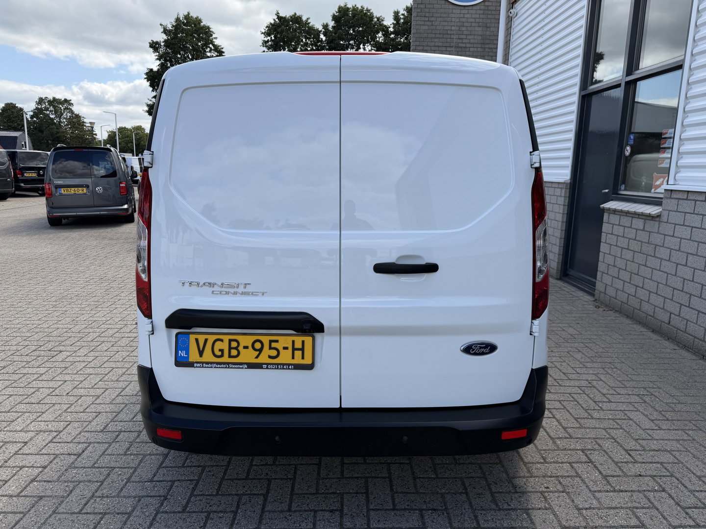 Ford Transit Connect 1.5 EcoBlue L1 Trend / vaste prijs rijklaar € 10.950 ex btw / euro 6 / bpm vrij / lease vanaf € 185 / 3 zits / navigatie / camera / ingerichte laadruimte / cruise control !