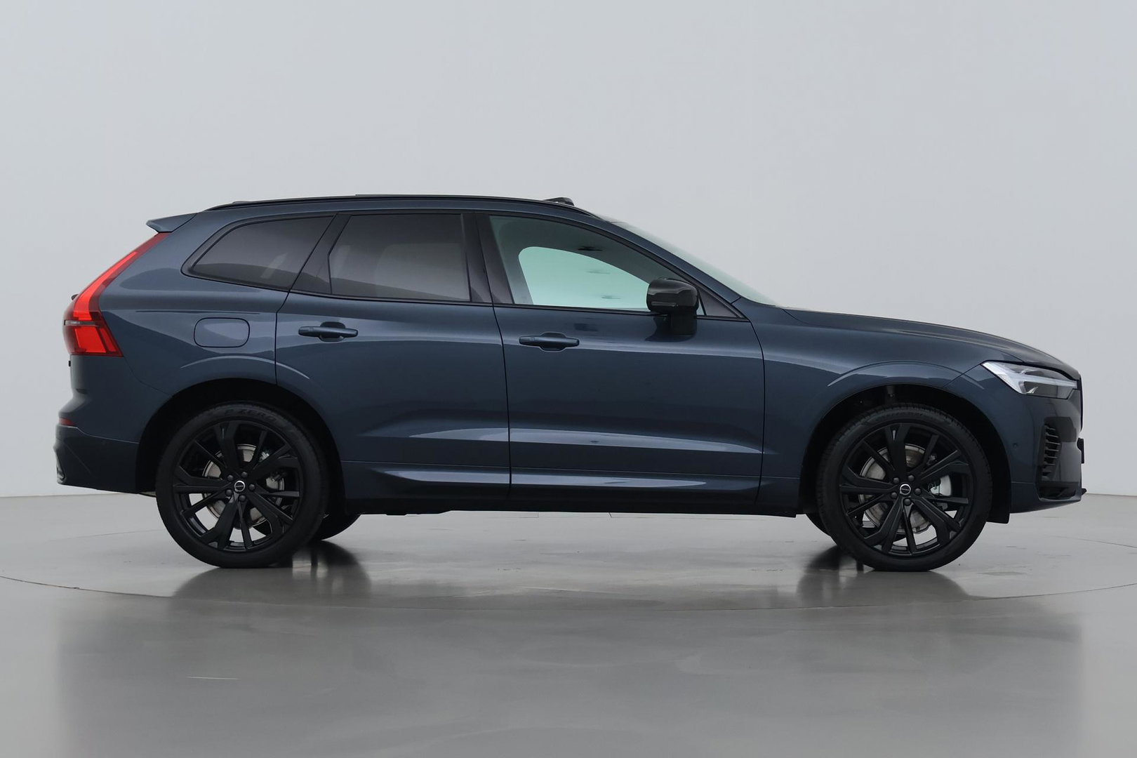 Volvo XC60 T6 Plus Black Edition | Harman/Kardon | Pilot Assist | Panoramadak | 360° Camera | Head-Up | Stoel+Stuurverwarming | 21 Inch