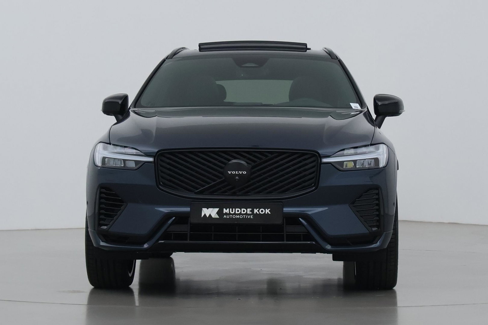 Volvo XC60 T6 Plus Black Edition | Harman/Kardon | Pilot Assist | Panoramadak | 360° Camera | Head-Up | Stoel+Stuurverwarming | 21 Inch