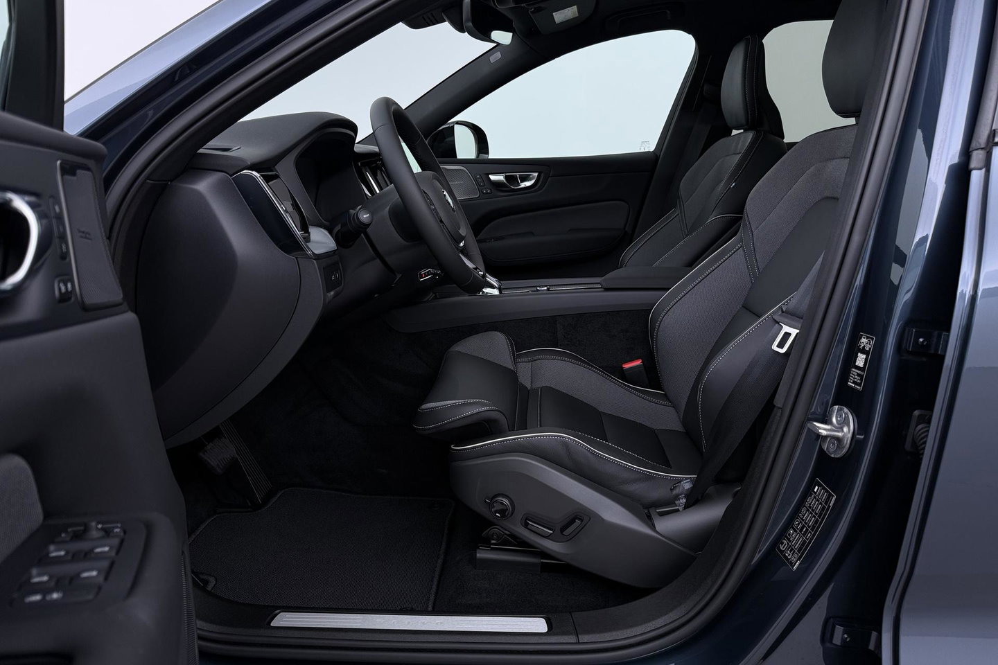 Volvo XC60 T6 Plus Black Edition | Harman/Kardon | Pilot Assist | Panoramadak | 360° Camera | Head-Up | Stoel+Stuurverwarming | 21 Inch