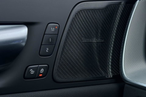 Volvo XC60 T6 Plus Black Edition | Harman/Kardon | Pilot Assist | Panoramadak | 360° Camera | Head-Up | Stoel+Stuurverwarming | 21 Inch