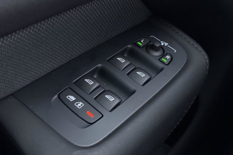 Volvo XC60 T6 Plus Black Edition | Harman/Kardon | Pilot Assist | Panoramadak | 360° Camera | Head-Up | Stoel+Stuurverwarming | 21 Inch