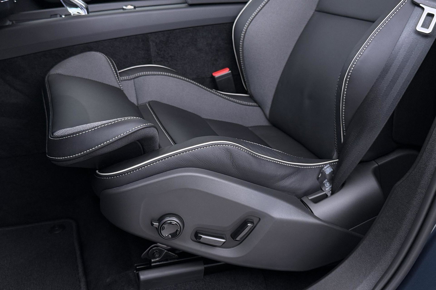 Volvo XC60 T6 Plus Black Edition | Harman/Kardon | Pilot Assist | Panoramadak | 360° Camera | Head-Up | Stoel+Stuurverwarming | 21 Inch