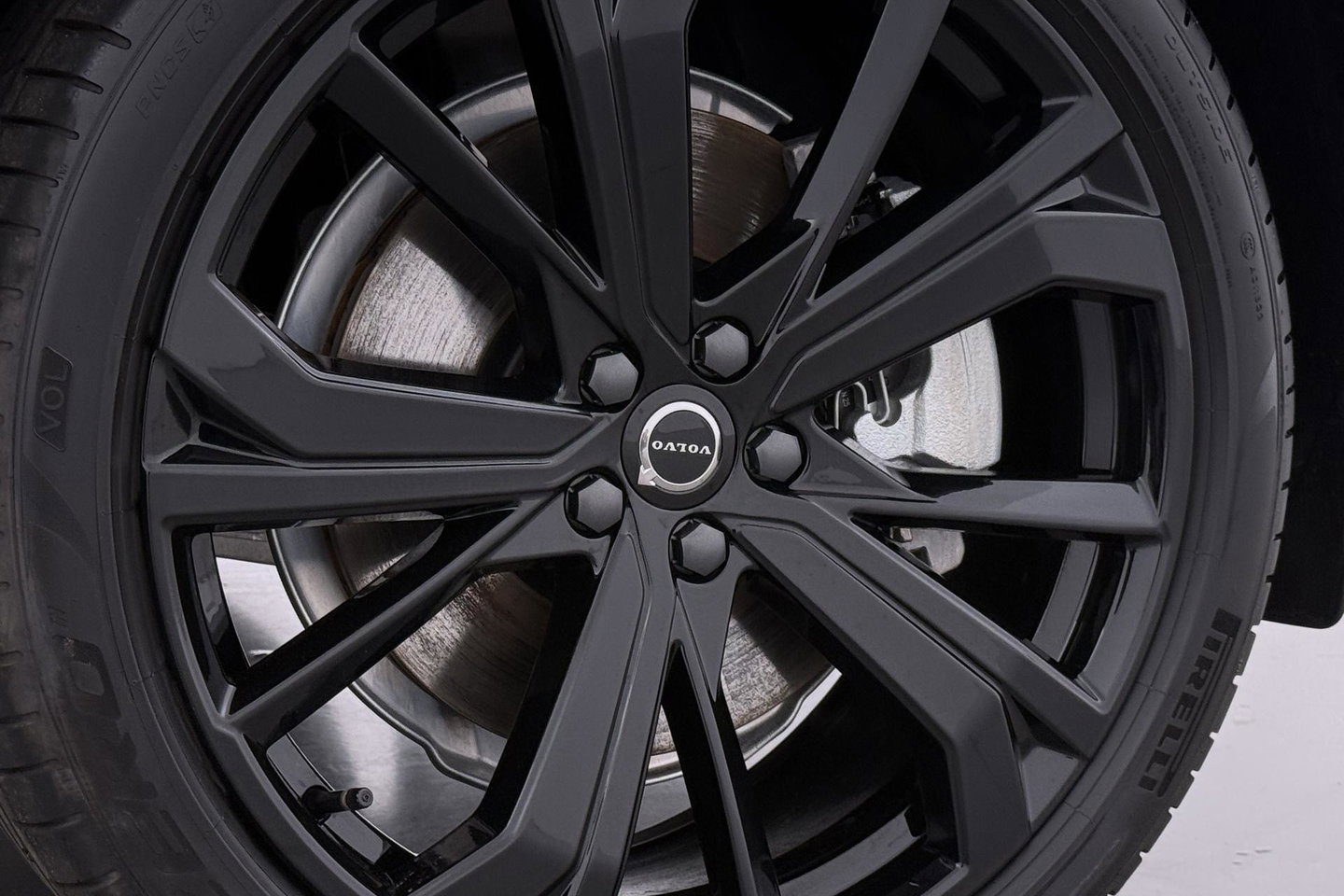 Volvo XC60 T6 Plus Black Edition | Harman/Kardon | Pilot Assist | Panoramadak | 360° Camera | Head-Up | Stoel+Stuurverwarming | 21 Inch