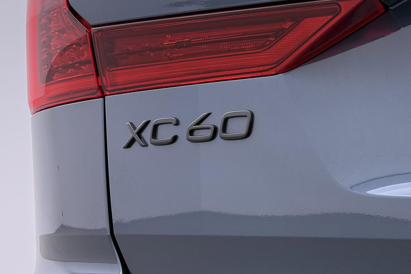 Volvo XC60 T6 Plus Black Edition | Harman/Kardon | Pilot Assist | Panoramadak | 360° Camera | Head-Up | Stoel+Stuurverwarming | 21 Inch