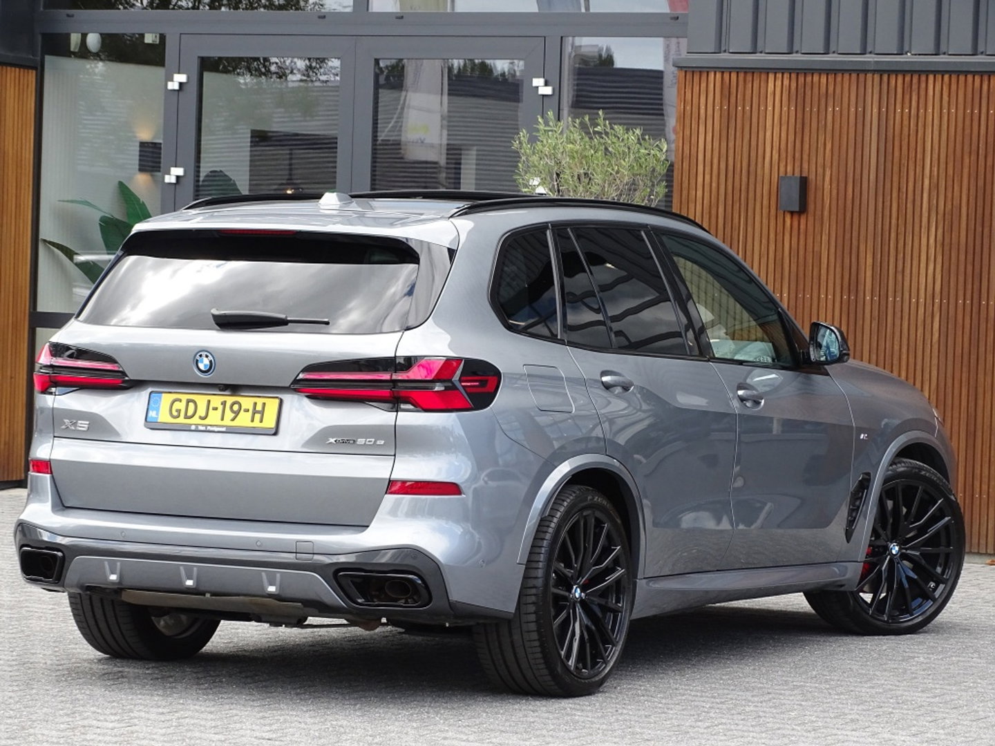 BMW X5 50e 490PK xDrive M-Sport / Individual / Skylounge / Harman Kardon