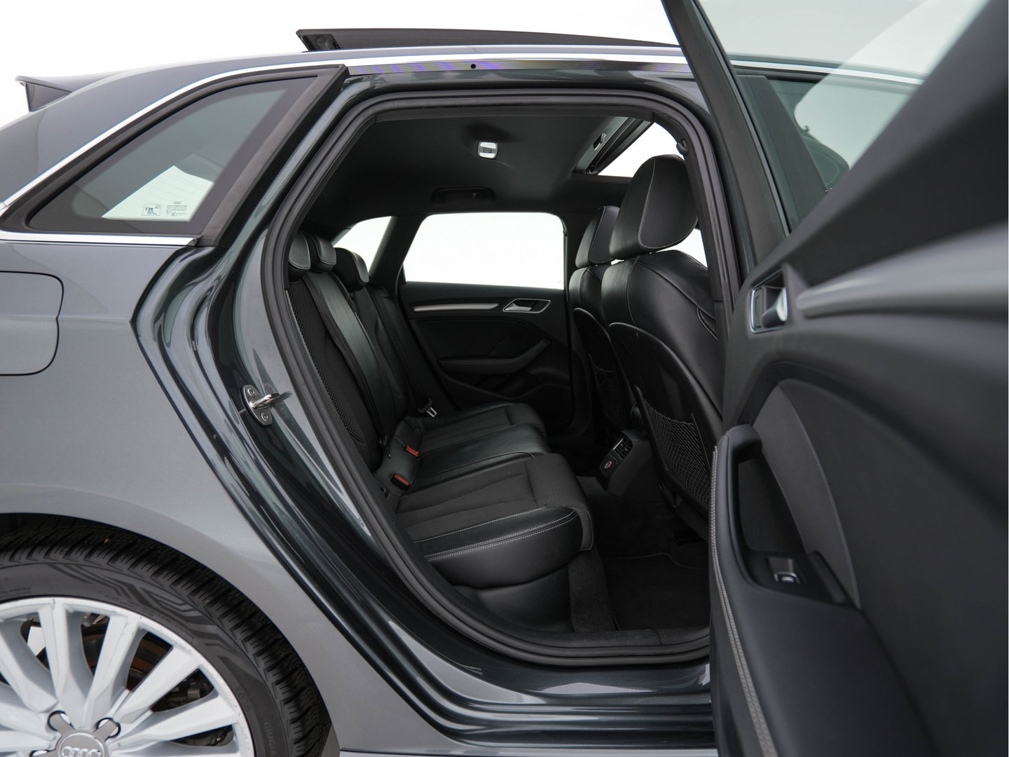 Audi A3 Sportback 1.4 e-tron S-Line Ambition Pro Line plus (Plug-In) Aut. *PANO | LEATHER-FABRIC | FULL-LED | HEATED-SPORTSEATS | KEYLESS | NAVI-FULLMAP | ECC | PDC | CRUISE | 18''ALU*