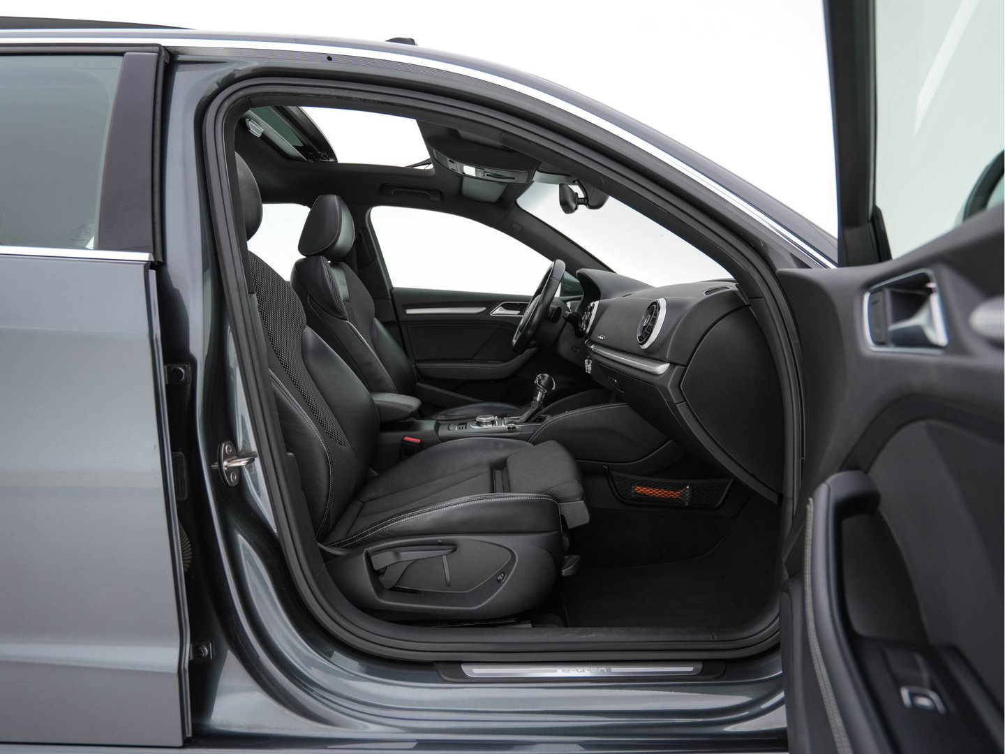 Audi A3 Sportback 1.4 e-tron S-Line Ambition Pro Line plus (Plug-In) Aut. *PANO | LEATHER-FABRIC | FULL-LED | HEATED-SPORTSEATS | KEYLESS | NAVI-FULLMAP | ECC | PDC | CRUISE | 18''ALU*