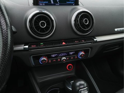 Audi A3 Sportback 1.4 e-tron S-Line Ambition Pro Line plus (Plug-In) Aut. *PANO | LEATHER-FABRIC | FULL-LED | HEATED-SPORTSEATS | KEYLESS | NAVI-FULLMAP | ECC | PDC | CRUISE | 18''ALU*