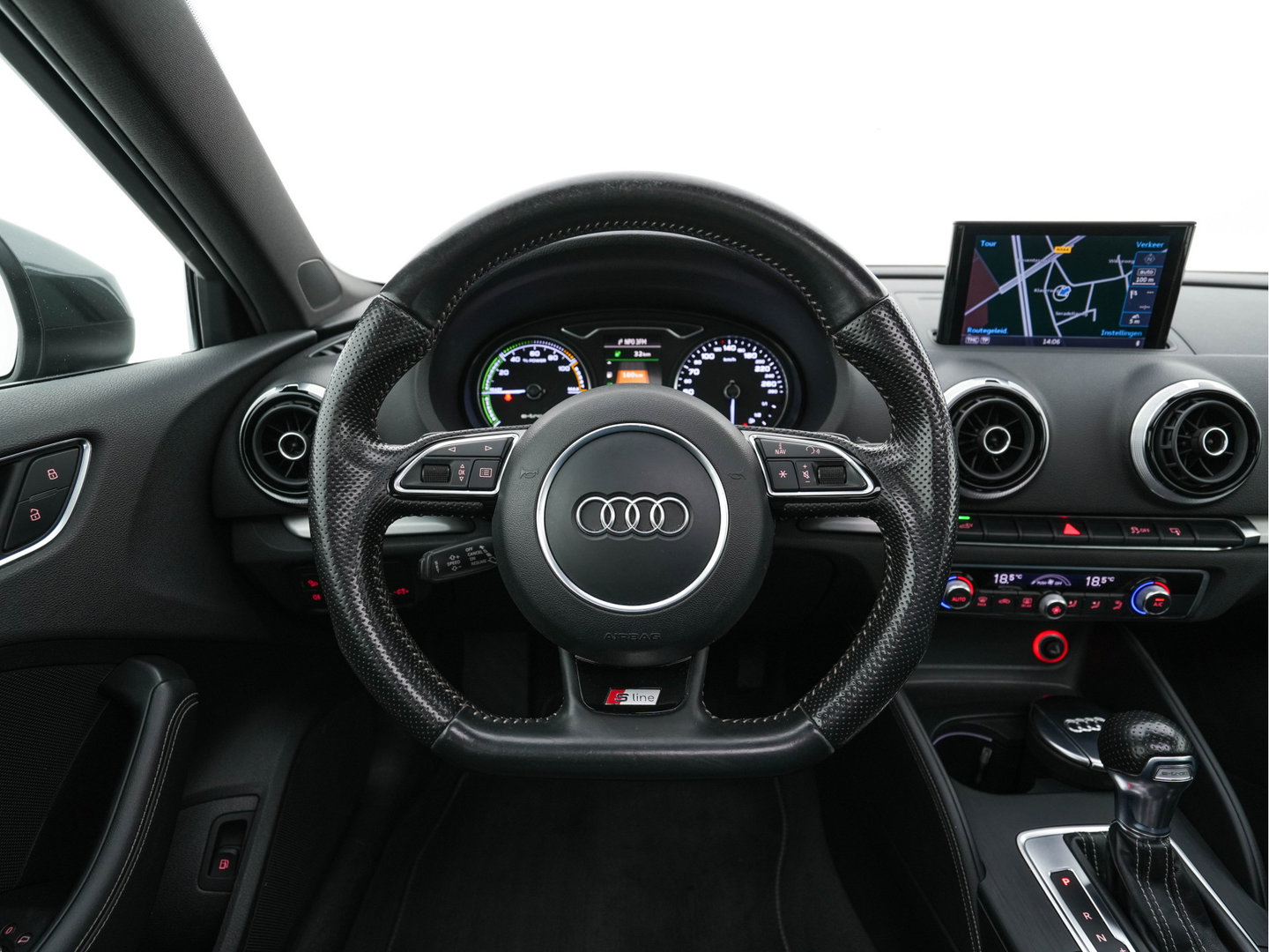Audi A3 Sportback 1.4 e-tron S-Line Ambition Pro Line plus (Plug-In) Aut. *PANO | LEATHER-FABRIC | FULL-LED | HEATED-SPORTSEATS | KEYLESS | NAVI-FULLMAP | ECC | PDC | CRUISE | 18''ALU*