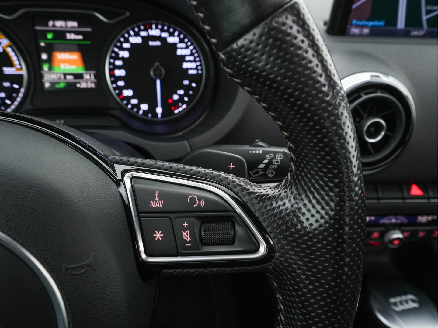 Audi A3 Sportback 1.4 e-tron S-Line Ambition Pro Line plus (Plug-In) Aut. *PANO | LEATHER-FABRIC | FULL-LED | HEATED-SPORTSEATS | KEYLESS | NAVI-FULLMAP | ECC | PDC | CRUISE | 18''ALU*