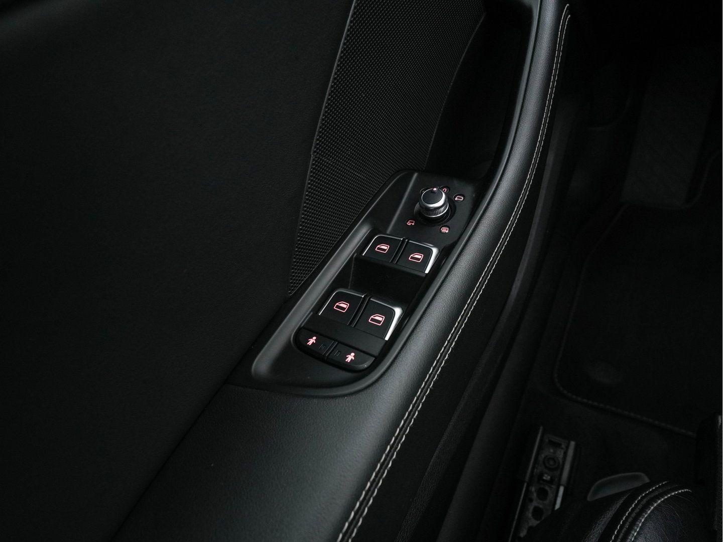 Audi A3 Sportback 1.4 e-tron S-Line Ambition Pro Line plus (Plug-In) Aut. *PANO | LEATHER-FABRIC | FULL-LED | HEATED-SPORTSEATS | KEYLESS | NAVI-FULLMAP | ECC | PDC | CRUISE | 18''ALU*