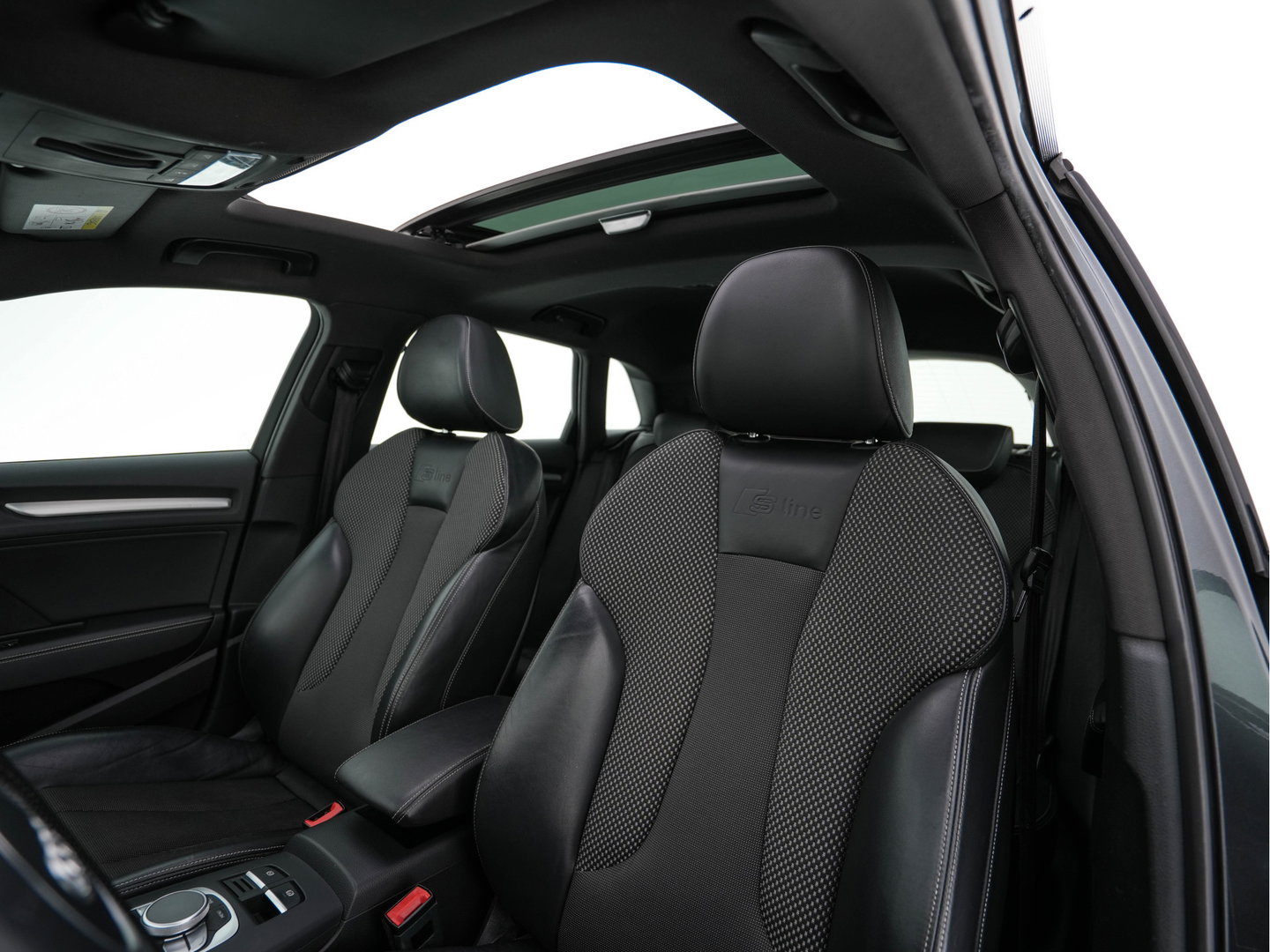 Audi A3 Sportback 1.4 e-tron S-Line Ambition Pro Line plus (Plug-In) Aut. *PANO | LEATHER-FABRIC | FULL-LED | HEATED-SPORTSEATS | KEYLESS | NAVI-FULLMAP | ECC | PDC | CRUISE | 18''ALU*